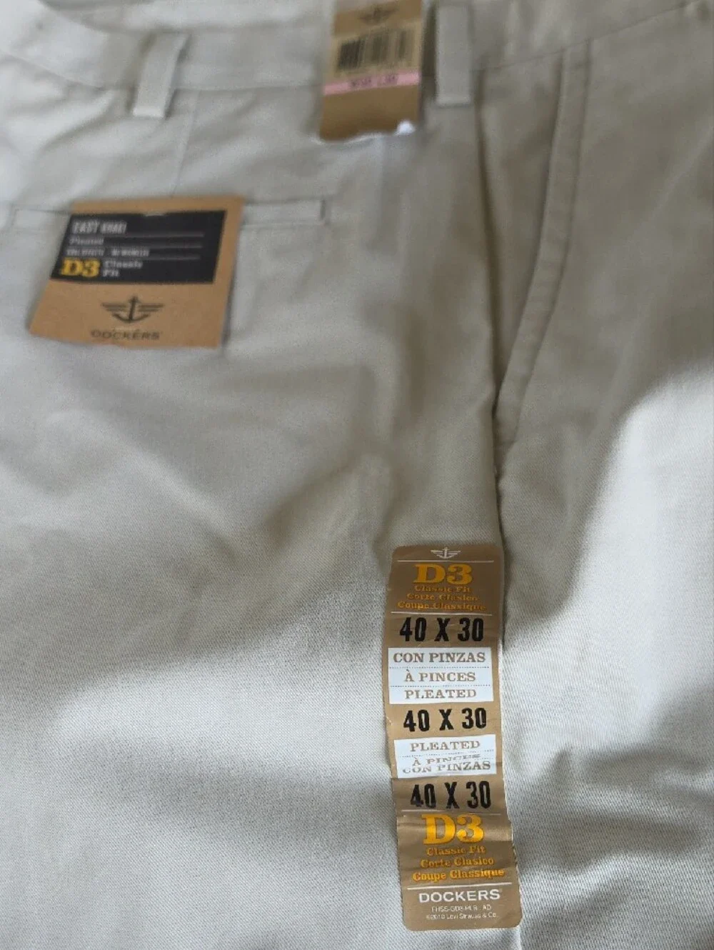 Mens Dockers D3 Easy Khaki Classic Fit Cream Color Pleated Pant 40x30 NWT